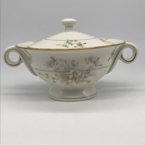 Theodore Haviland 1920 Dogwood floral Vintage Covered dish with Handles